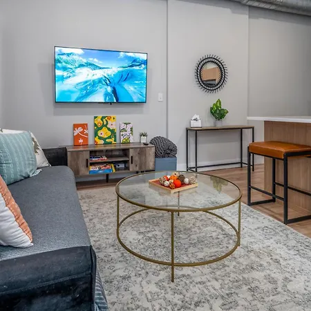 Prime Otr, 3 Lux Queen Beds, Two 55In Tvs, Steps To Tql, Findlay Market, Light Rail, Fast Wifi